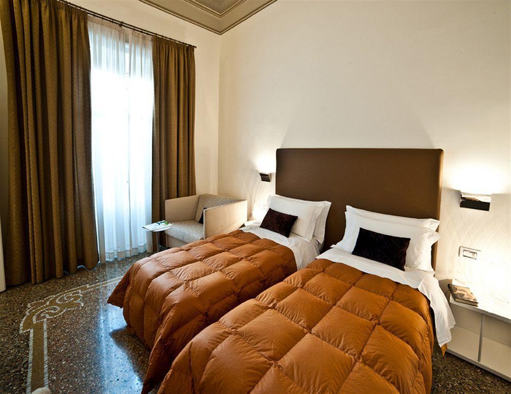 Town House Cavour Bed and Breakfast Reggio di Calabria Buitenkant foto